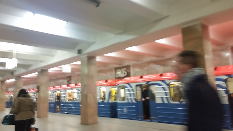 В подземных переходах московского метро появятся теплые ступеньки
