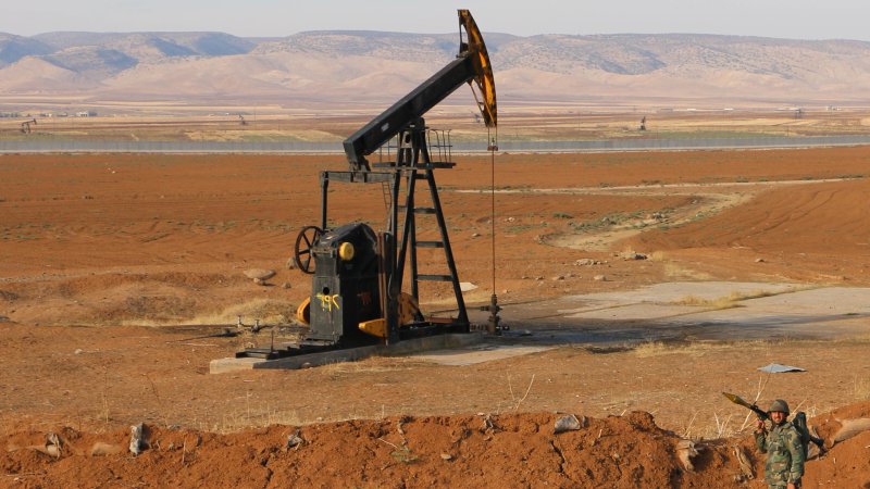 Американские наемники расположились поближе к сирийской нефти, чтобы проще было воровать — СМИ